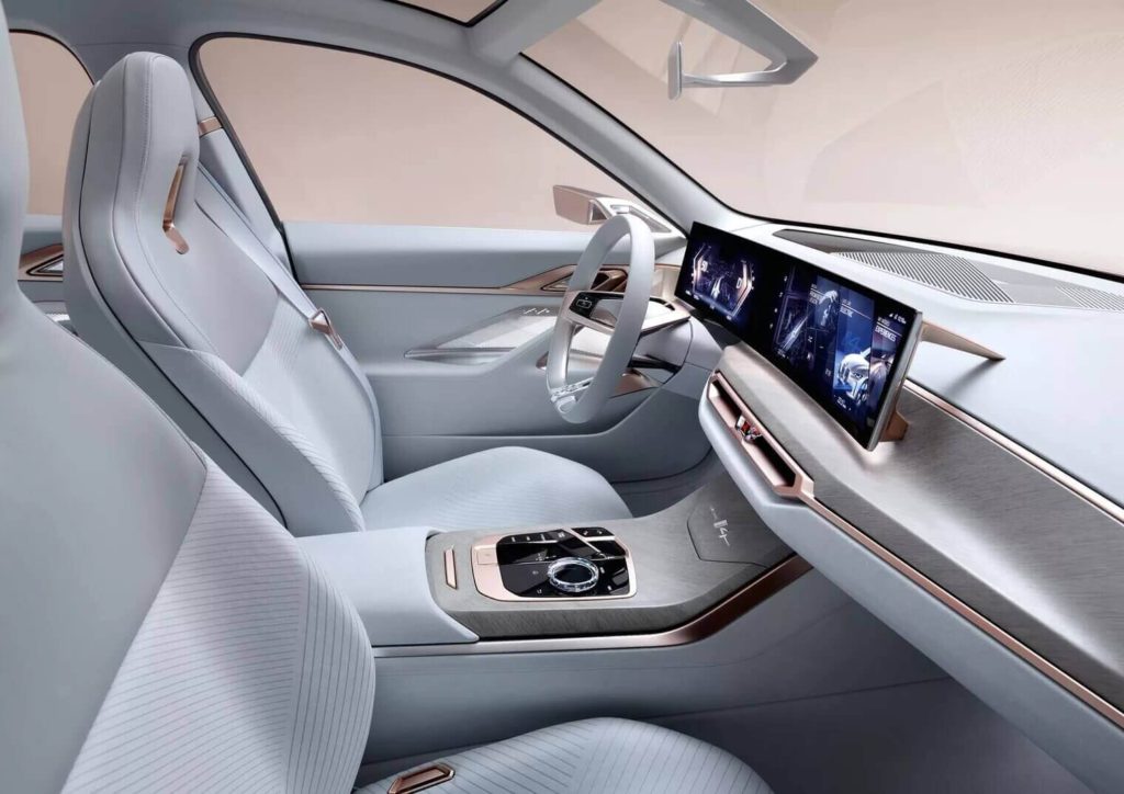 BMW-i4-curved screen- Living Style Bits
