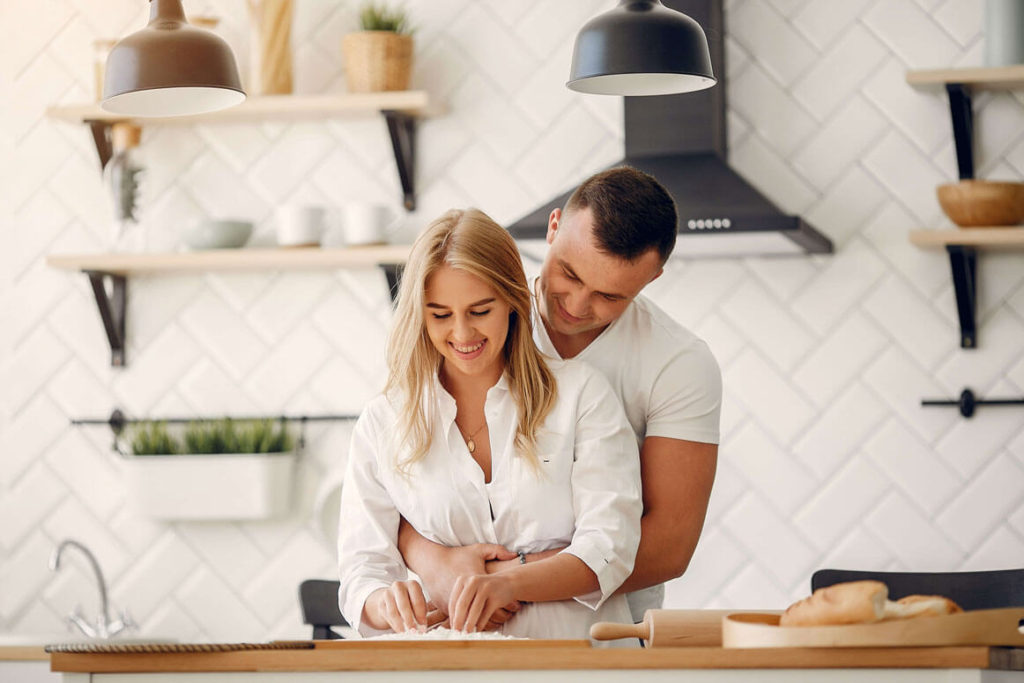 Cook together - Ways To Keep Love In Times Of Corona Alive - Quarantine Couples Guide - Living Style Bits