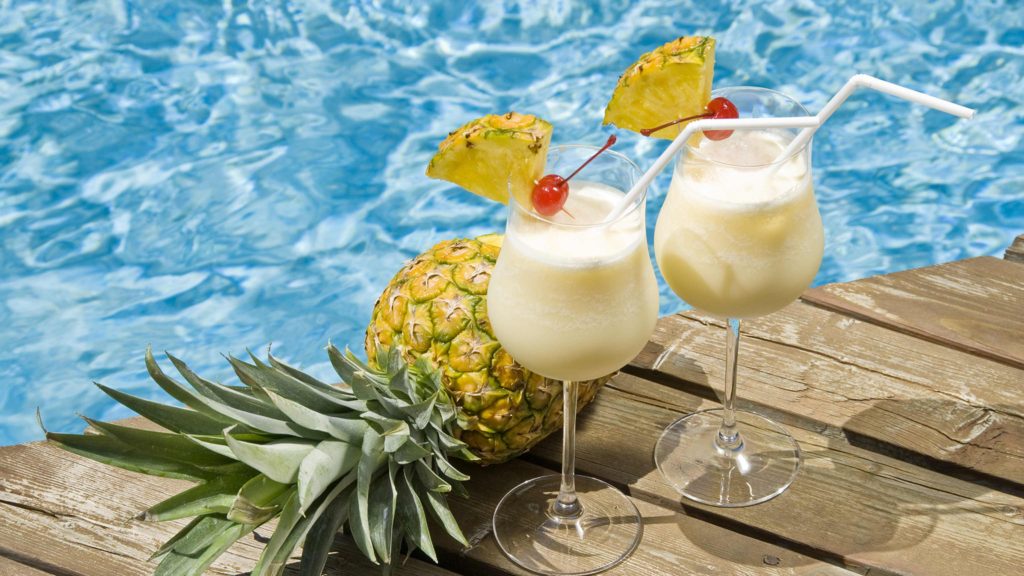 Pina Colada - Cocktail Recipes You Can Make At Home This Summer - Living Style Bits