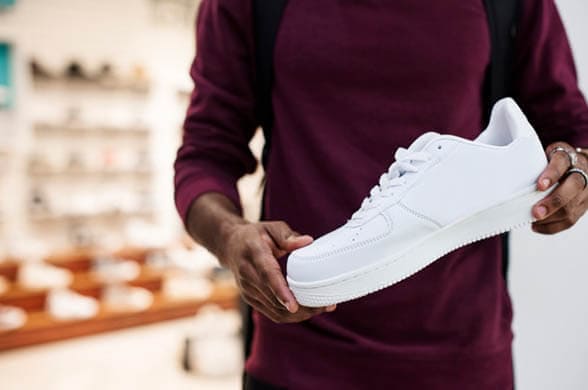 Basic white sneakers - Must Have Footwears That Every Guy Must Own - Living Style Bits