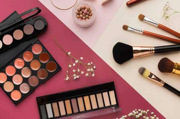 Makeup essentials - Fit and Fav at 50- Health and Diet secret of Sandra Bullock - Living Style Bits Makeup essentials - Fit and Fav at 50- Sandra Bullock health and beauty secret - Living Style Bits