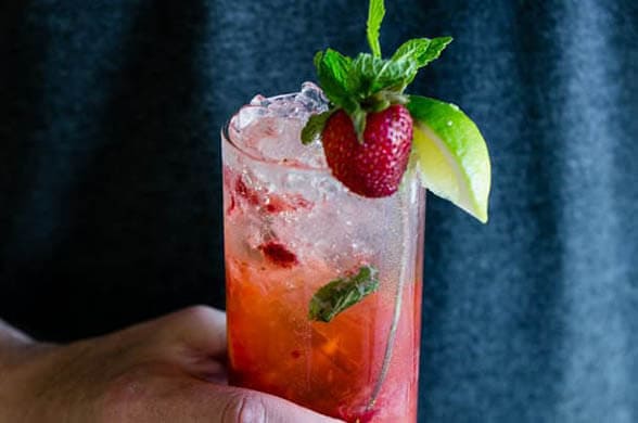 Strawberry Vanilla Soda - Sparkling Water Recipes To Add Sparkles To Your Summer - Living Style Bits